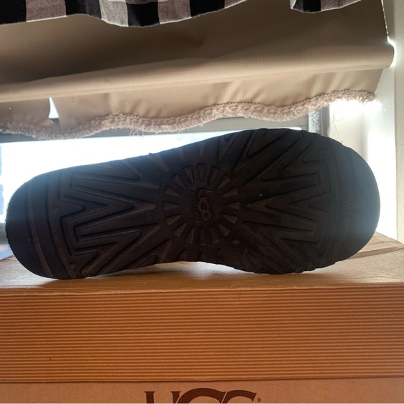 UGG Australia Women’s Classic Zebra Short Exotic Boot - Picture 14 of 16